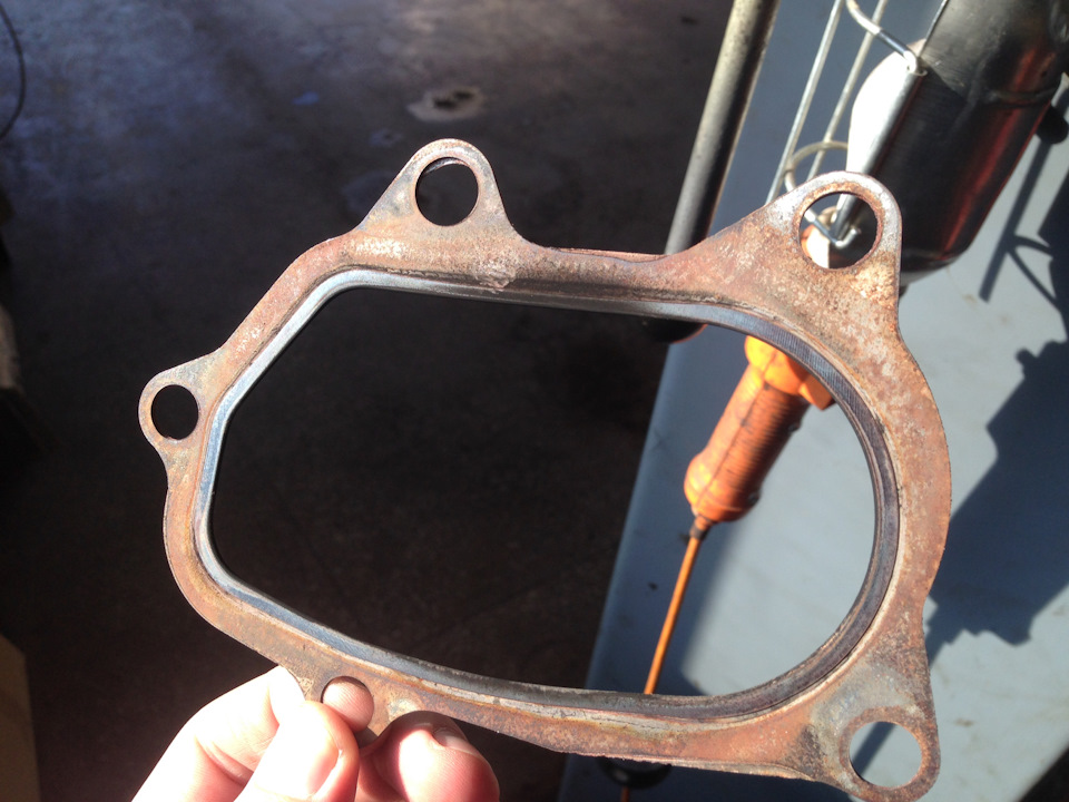 В верхней части видно, что подсекало — Subaru Forester (SH)