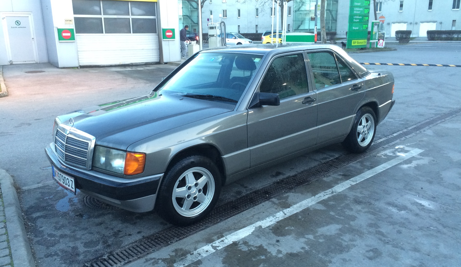 Mercedes benz 190e технические характеристики. мерседес 190 w201. Mercedes 190e green. 190 технические характеристики. мерседес 190 w201.