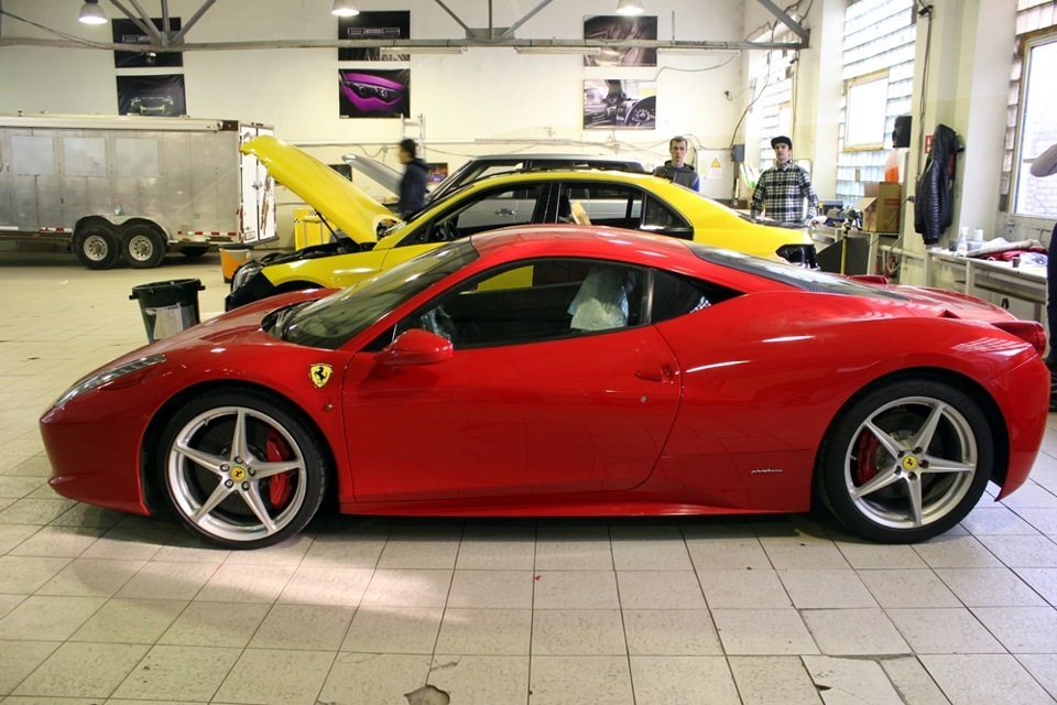 Феррари 458 Italia розовая