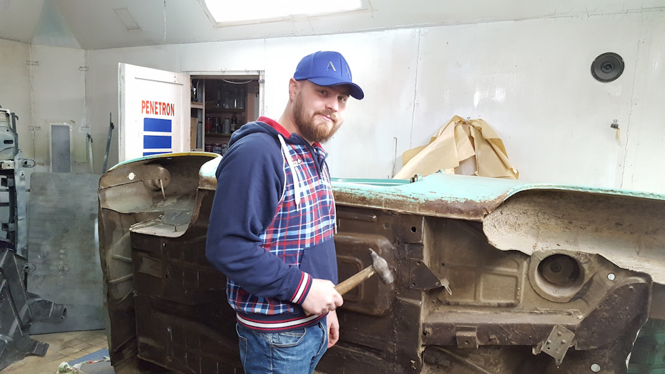 Рихтовали днище перед нанесением антикора — ЗАЗ 965, 0,7 л, 1967 года ...