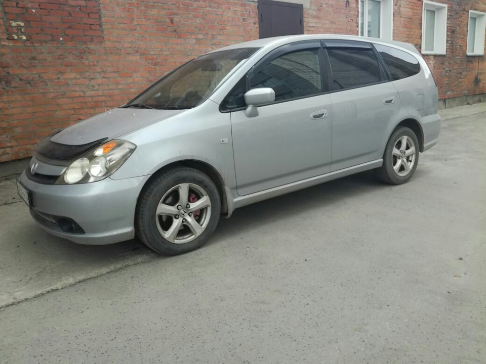 Стрим диск. Honda Stream 2004. Honda Stream 2001 1.7. Honda Stream rn2 диски r16. Honda Stream 2004 год.