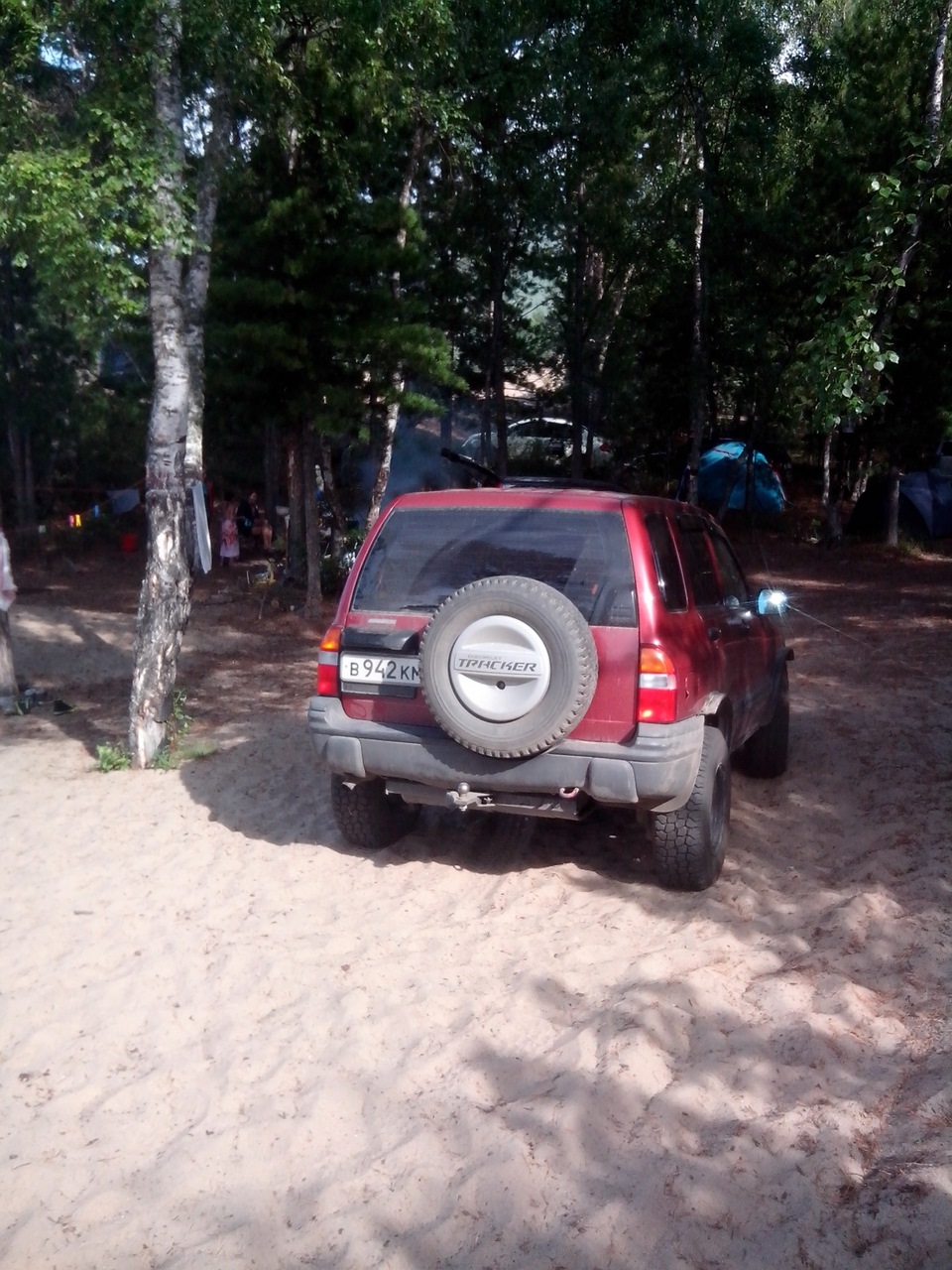 На полянке. А так песок по щиколотку. д. Катково за Горячинском. — Chevrolet Tracker II