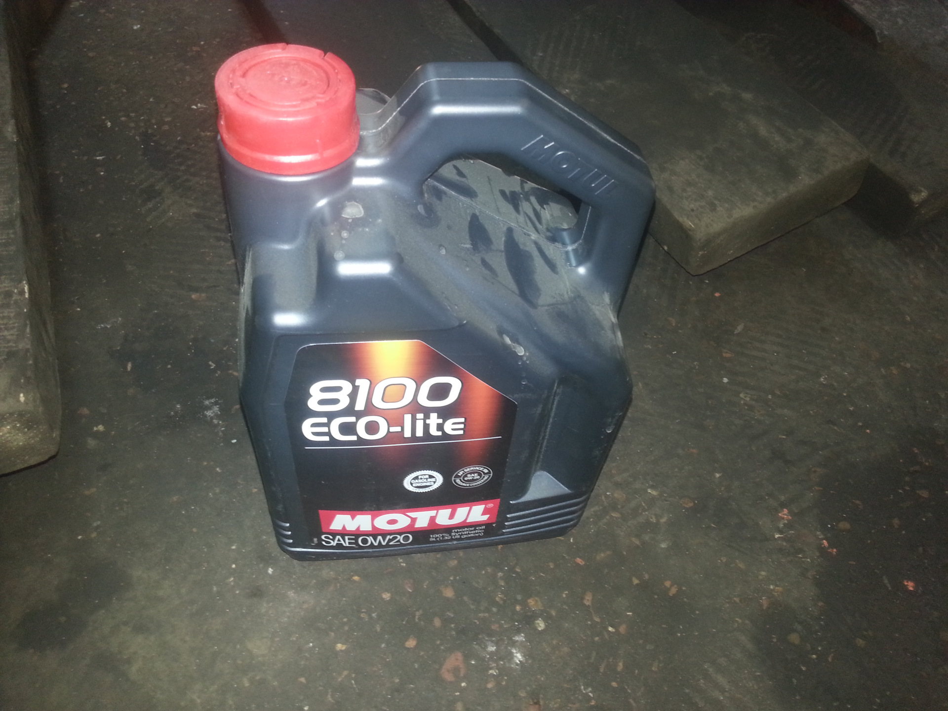 Eco lite 0w 20. Motul Eco Lite 0w20. Motul 0w20 8100 Eco-Lite. Motul 8100 Eco-Lite 0w20 208l. Motul 8100 Eco-Lite 0w-20 60л.