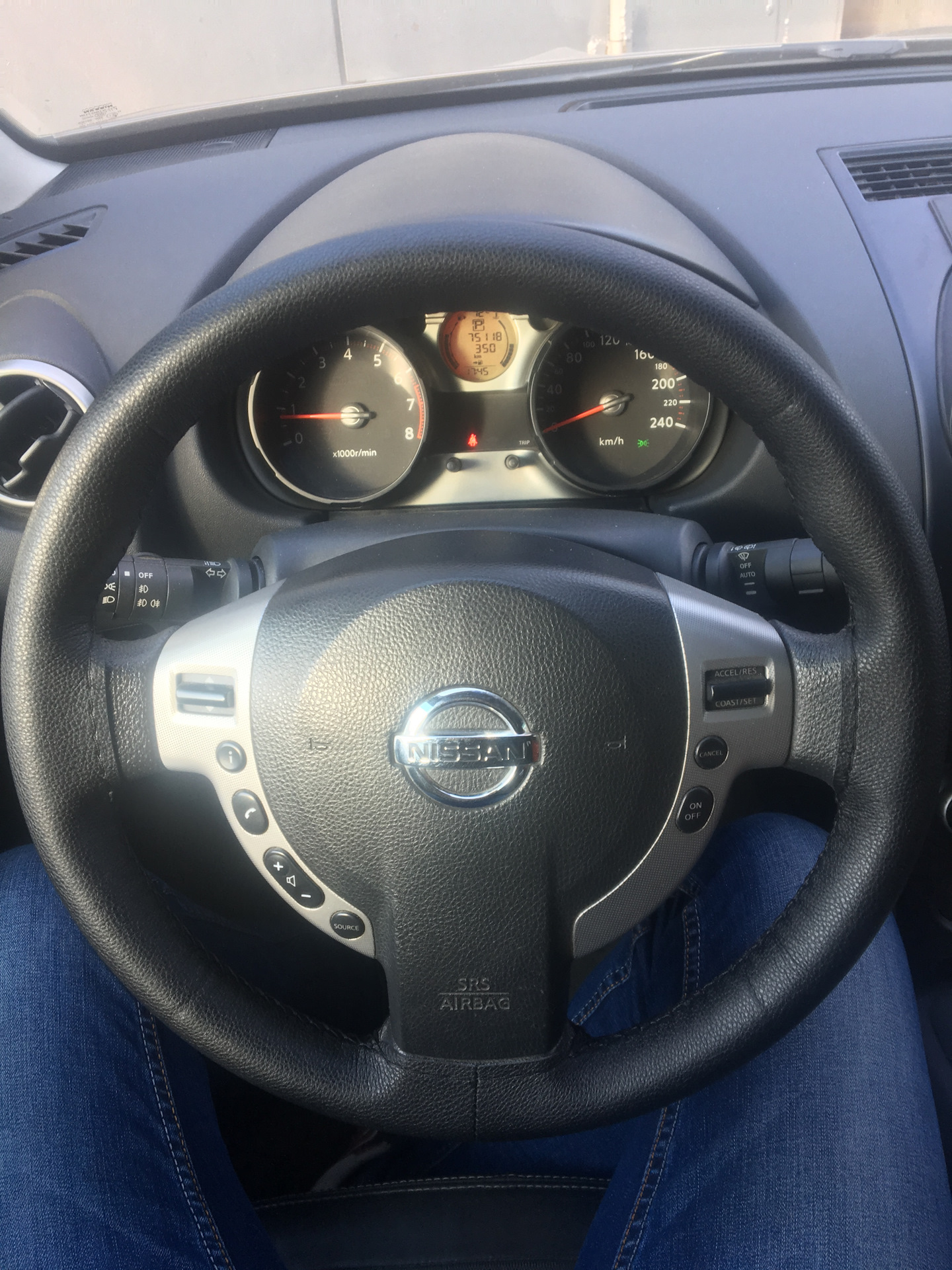 Руль кашкай j10. Руль Nissan Qashqai j10. Оплётка на руль Nissan Qashqai. Оплетка на руль Nissan Qashqai j10. Оплётка на руль Ниссан Кашкай j10.