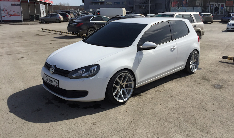 Golf 6 белый черные диски