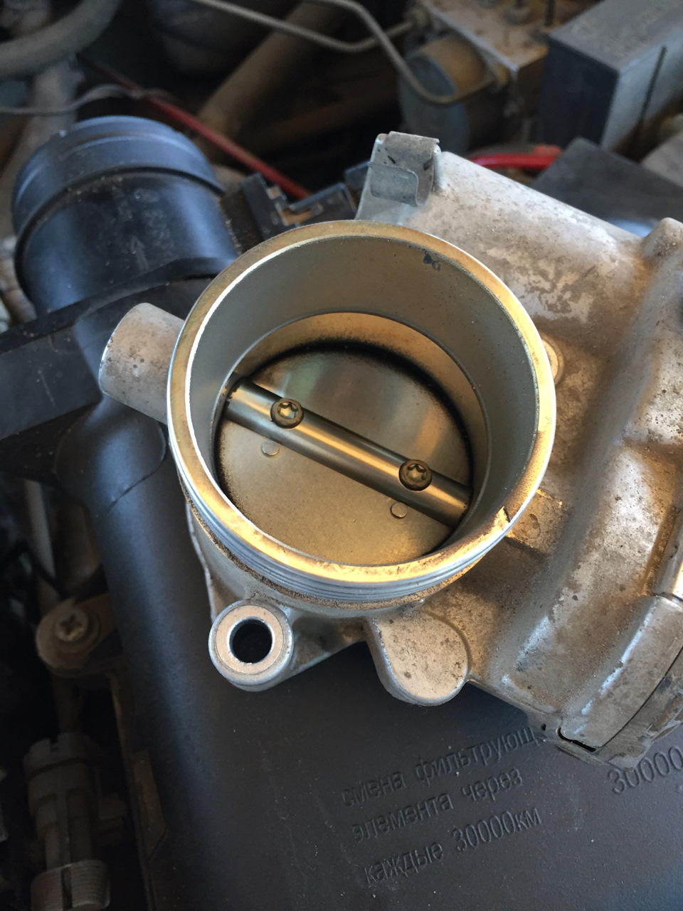 Чистка дросселя на приоре — Lada Приора хэтчбек, 1,6 л, 2012 года ...