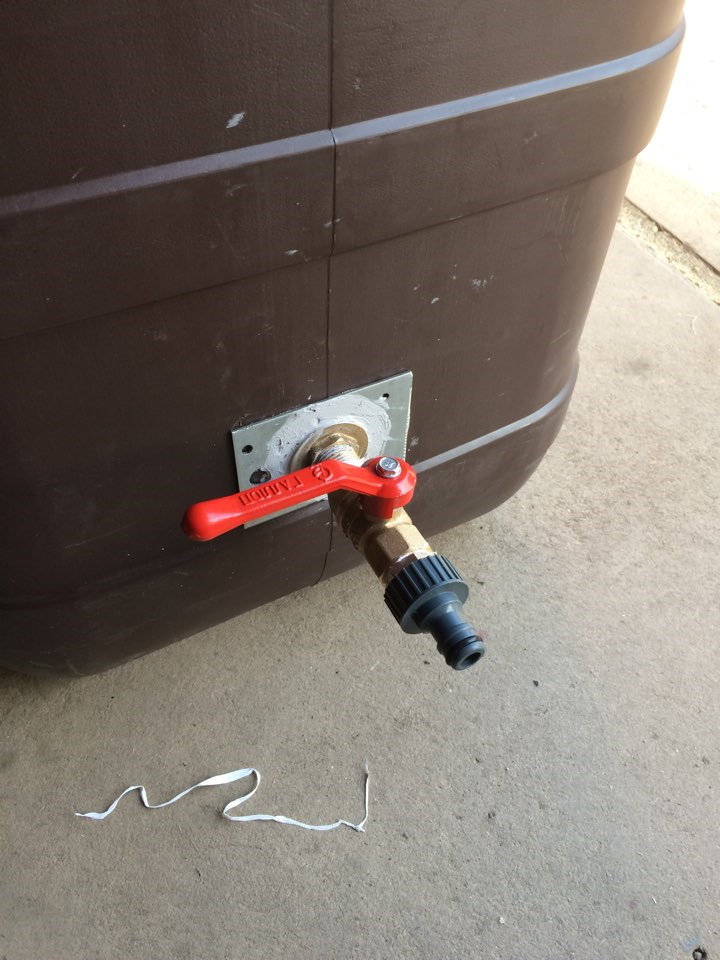 Штуцер для бочки 1/2". Врезка в бак 1/2. Кран для врезки в пластиковую бочку. Кран 3/4 клапан + пробка для баррель соединение 200l. Врезать кран в металлическую бочку 200 литров.