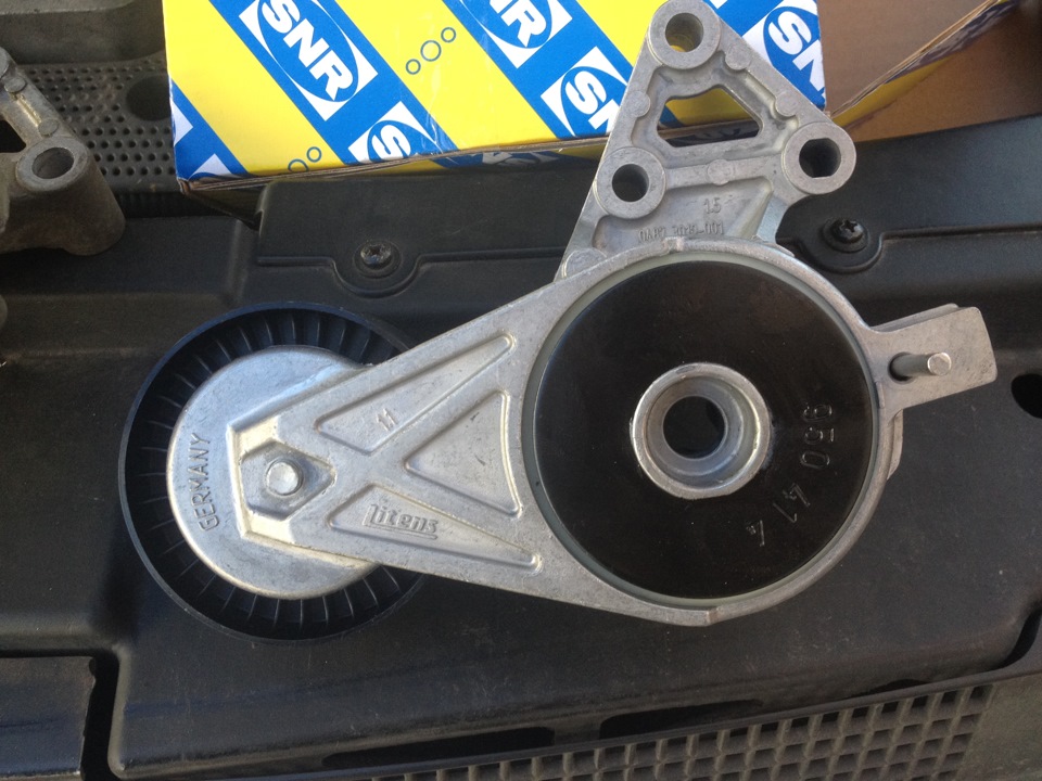 Замена натяжителя навесного — Volkswagen Golf GTI Mk4, 1,8 л, 2000 года ...