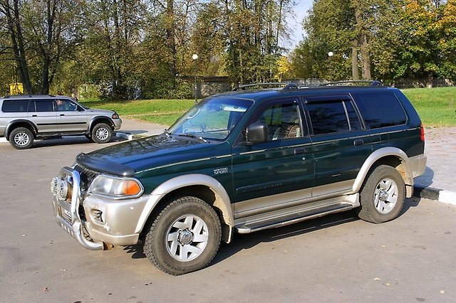 Спорт 2000. Mitsubishi Pajero Sport 2000. Паджеро спорт 2000г. Митсубиси Паджеро спорт 2000 года. Мицубиси Паджеро спорт 3 2000.