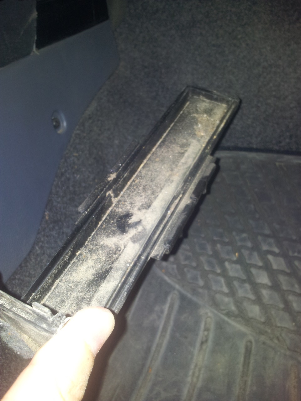 запах сырости при включении кондиционера. — SEAT Ibiza (6J), 1,9 л ...