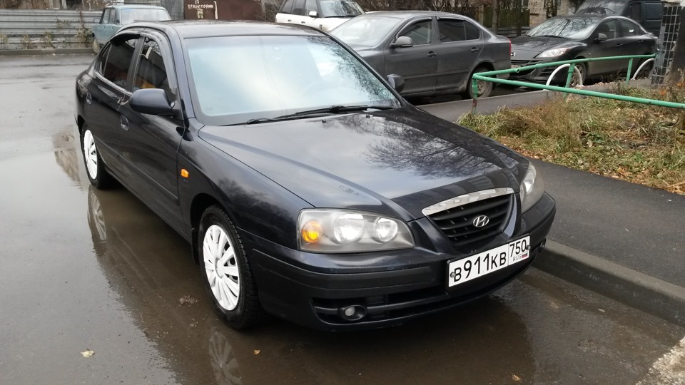 Hyundai Elantra Темно-синяя 1.8 GLS