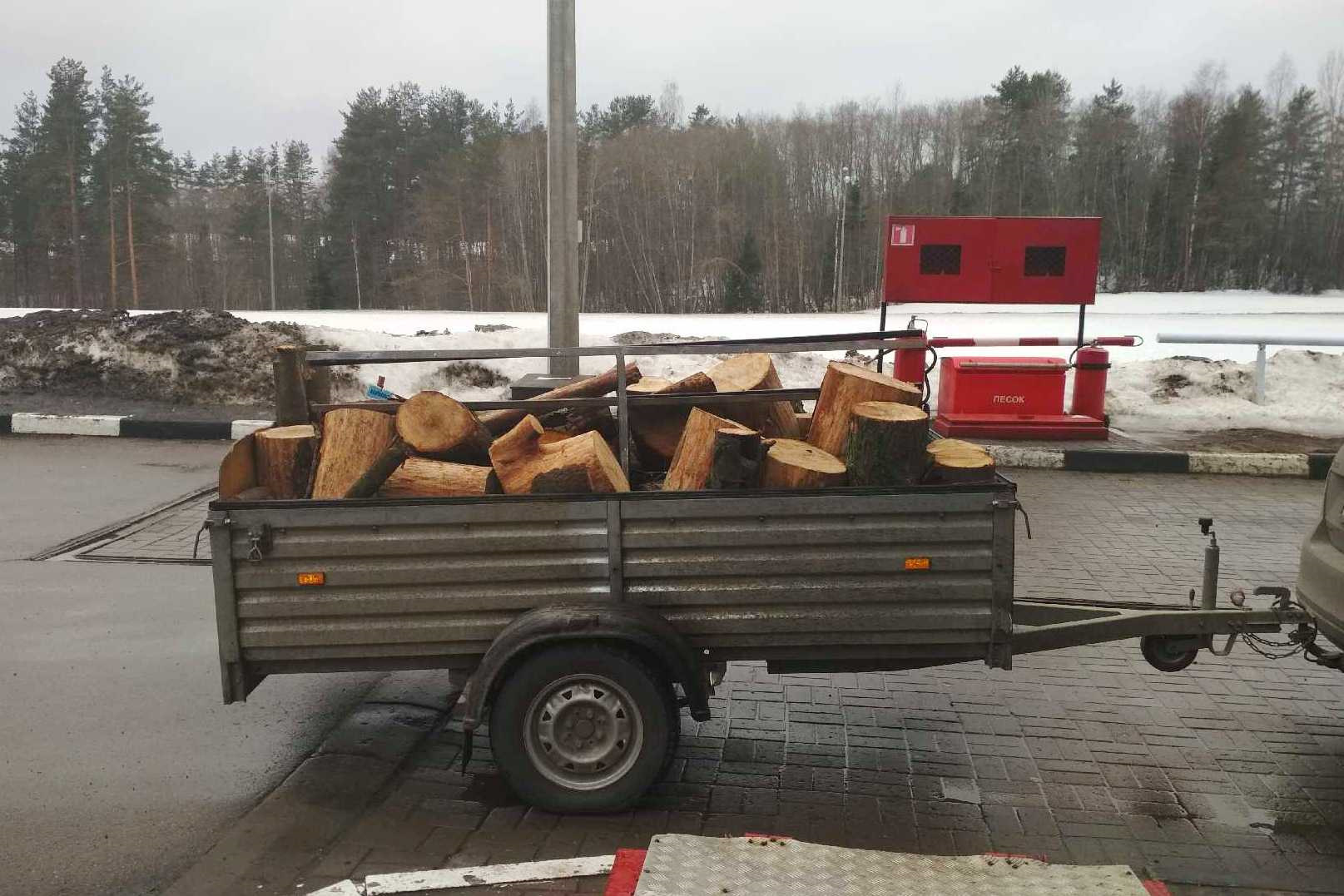 Грузовик с легковым прицепом