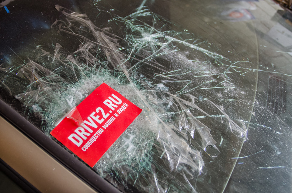 С разбитым стеклом — Dodge Intrepid II