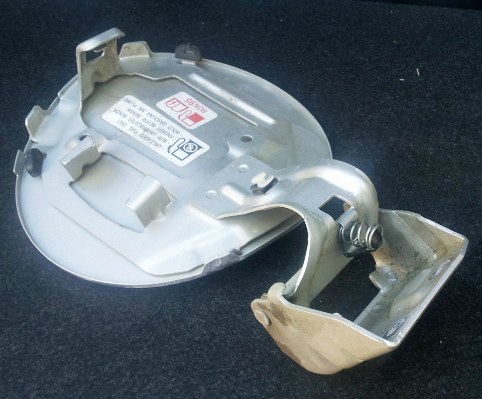 Подкрашиваем люк бензобака - Suzuki Grand Vitara (2G), 2 л, 2008 года кузовной р