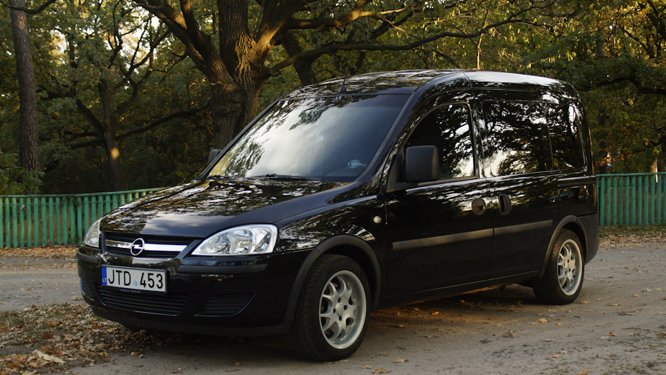 Opel Combo просто чЕрная CNG