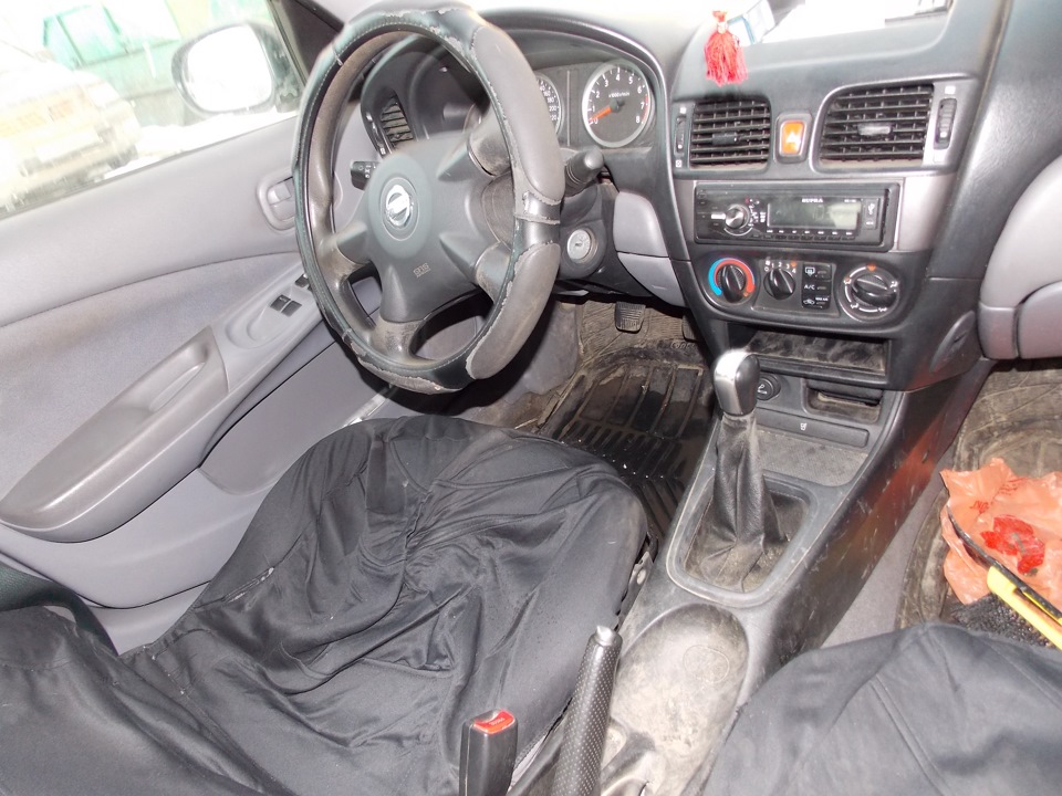 Nissan Almera n16 2006 салон