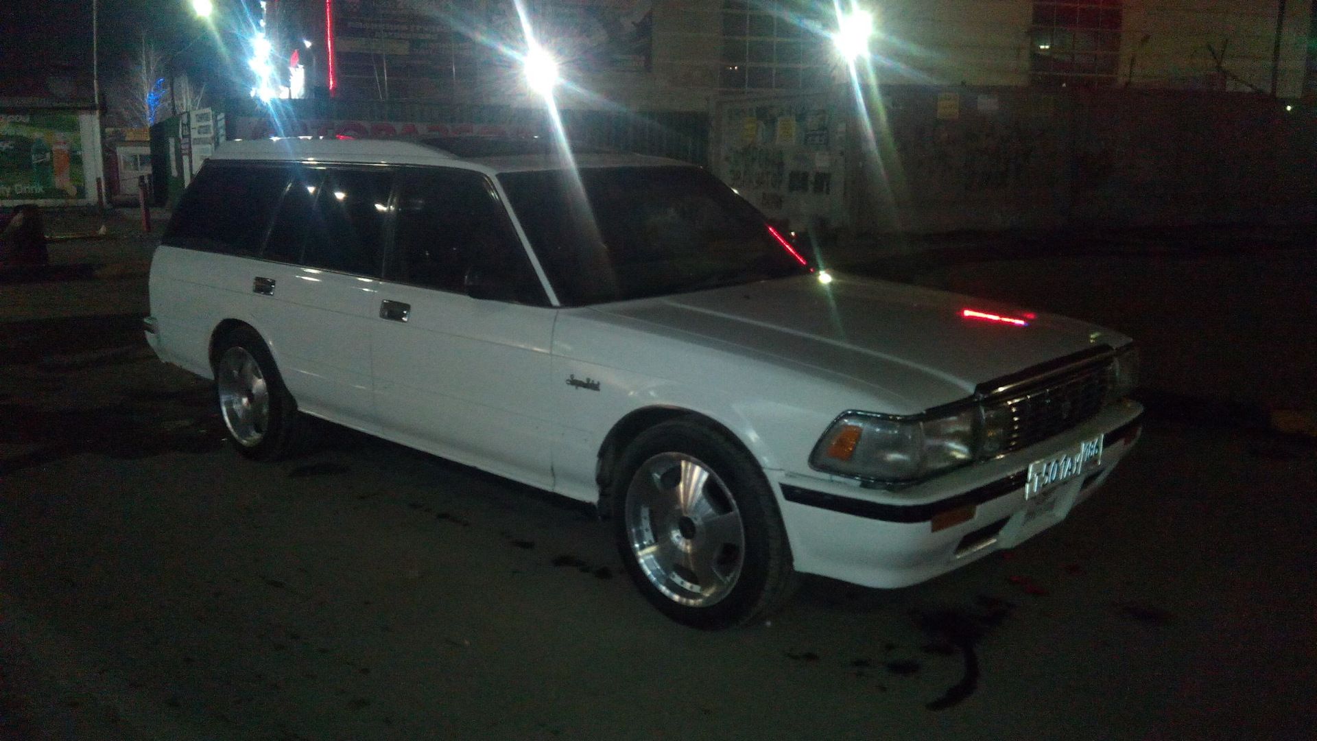 toyota crown s130 wagon