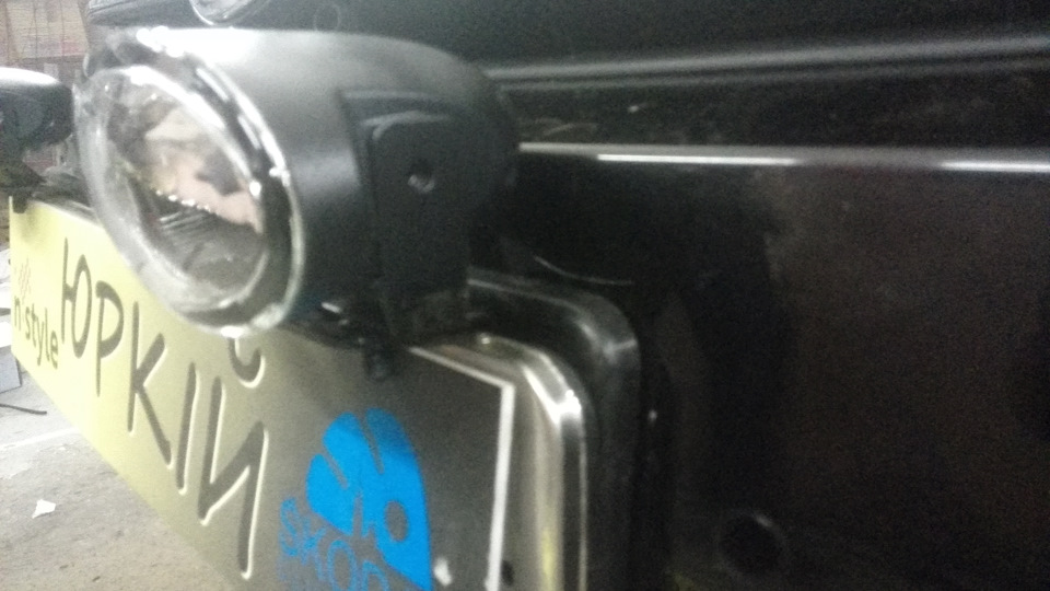 c3d2499s 960 крепление противотуманок на номер