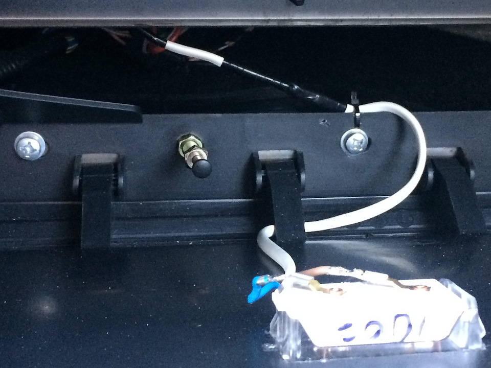 Да будет свет в бардачке — Lada Гранта, 1,6 л, 2013 года | тюнинг | DRIVE2