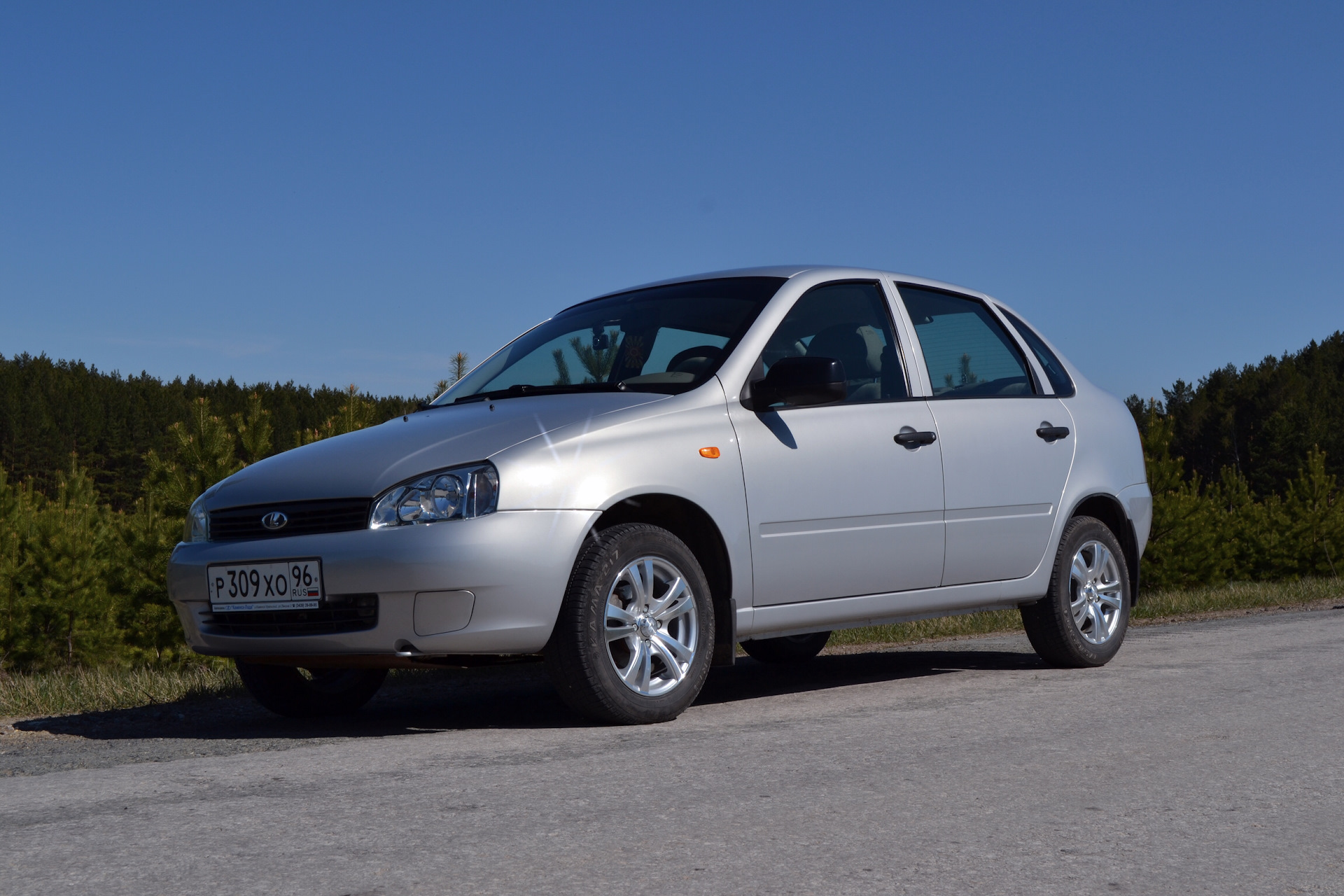 Машины лады калины. Lada Kalina седан. Lada Kalina 1 седан. Lada Калина седан. Lada Kalina седан 1 2010.