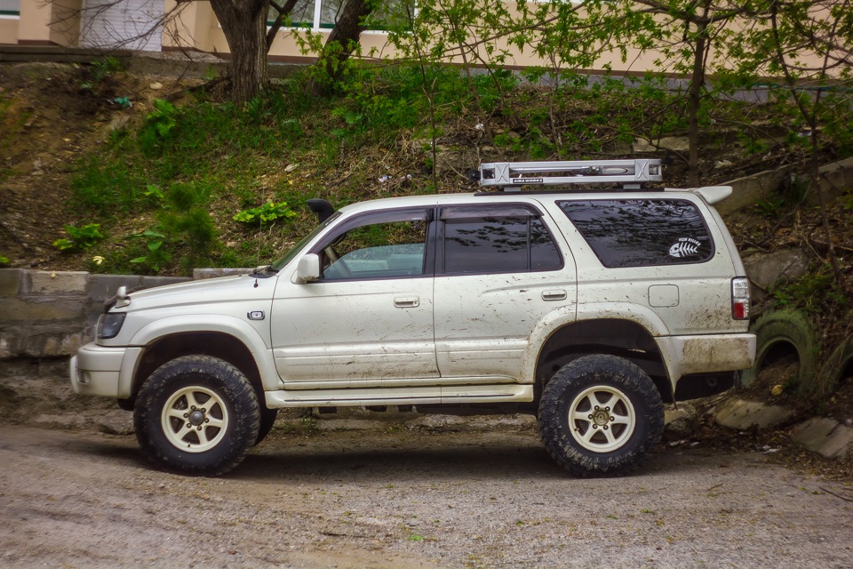 Toyota Hilux Surf 185