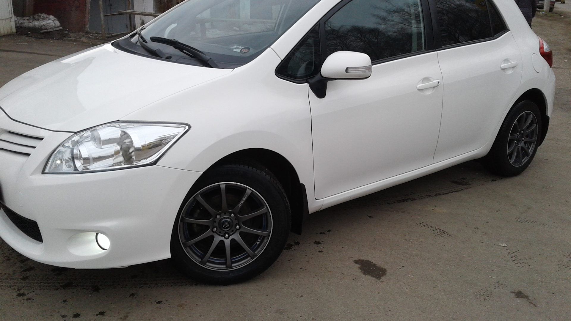 Toyota Auris (1G) 1.6 бензиновый 2011 | Тачка бывшей жены на DRIVE2