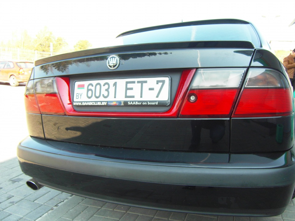 Задний номер на авто под углом. Под задний номер. Рамка номера ваз 2114. Рамка номерного знака катафот газ 3110. Бленда 2114.