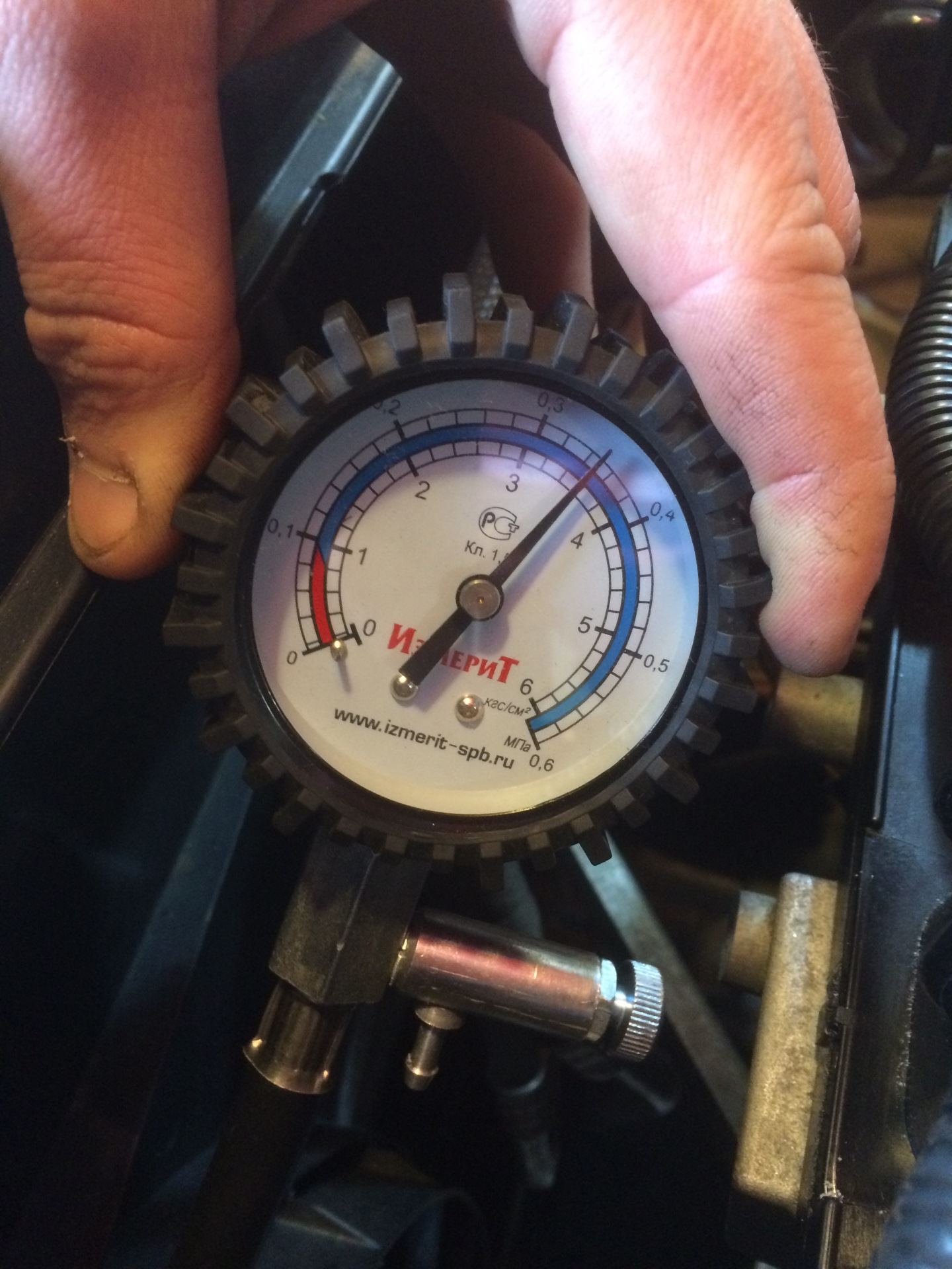 Как замерить давление масла в двигателе. Измеритель давления масла 271 мотор. Замер давления масла m271.860. Замер давления масла 271 мотор. Замер давления масла m271 EVO.