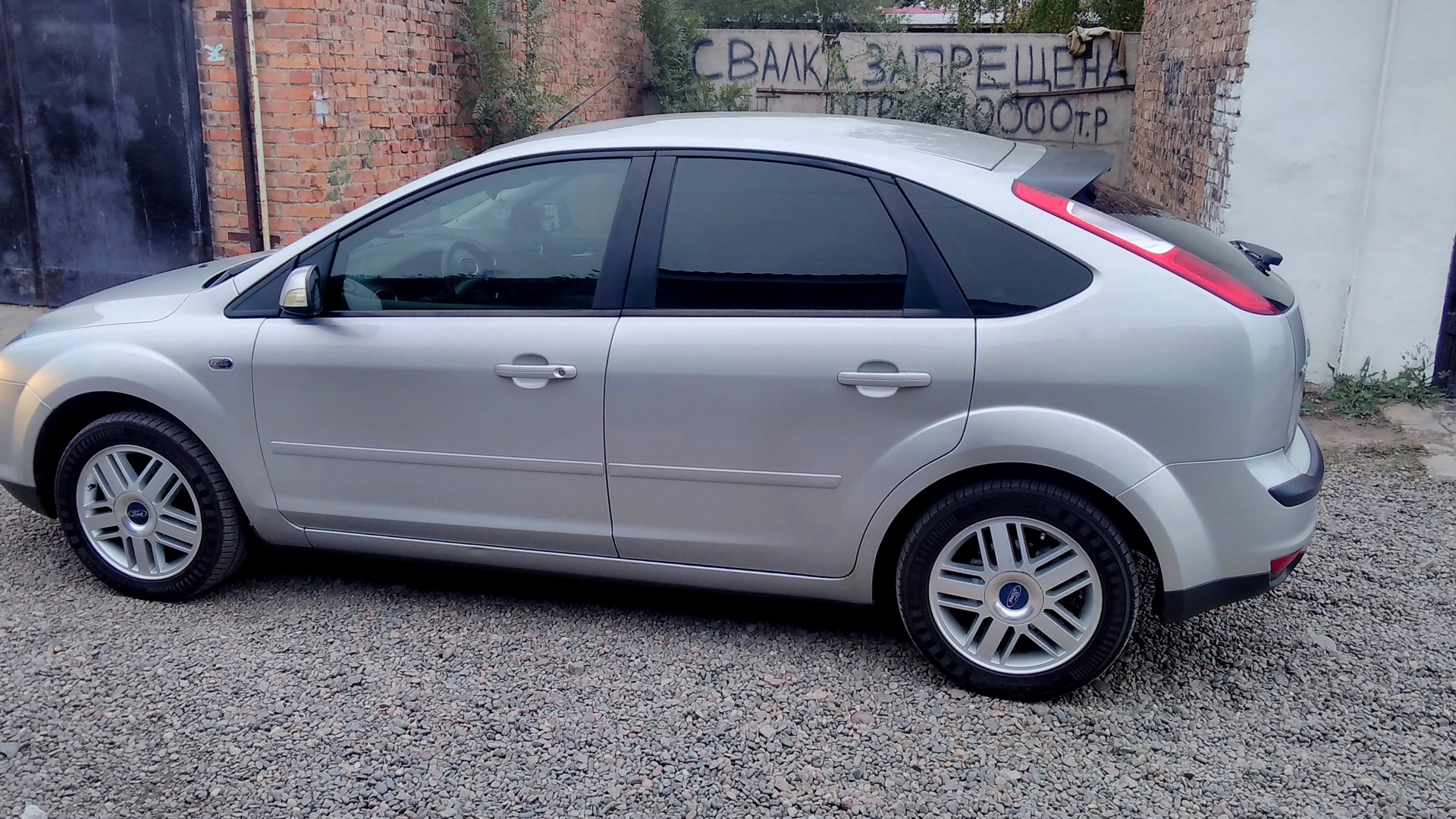 Ford focus 2007 седан тонированный. фокус 2 рестайлинг тонированный. Ford focus 2 тонировка. форд фокус 2 хэтчбек серебристый тонированный. форд фокус 2 хэтчбек тонированный.