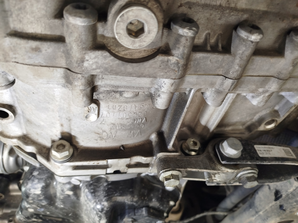 Запотевание между двигателем и коробкой передач — Volkswagen Tiguan (2G ...