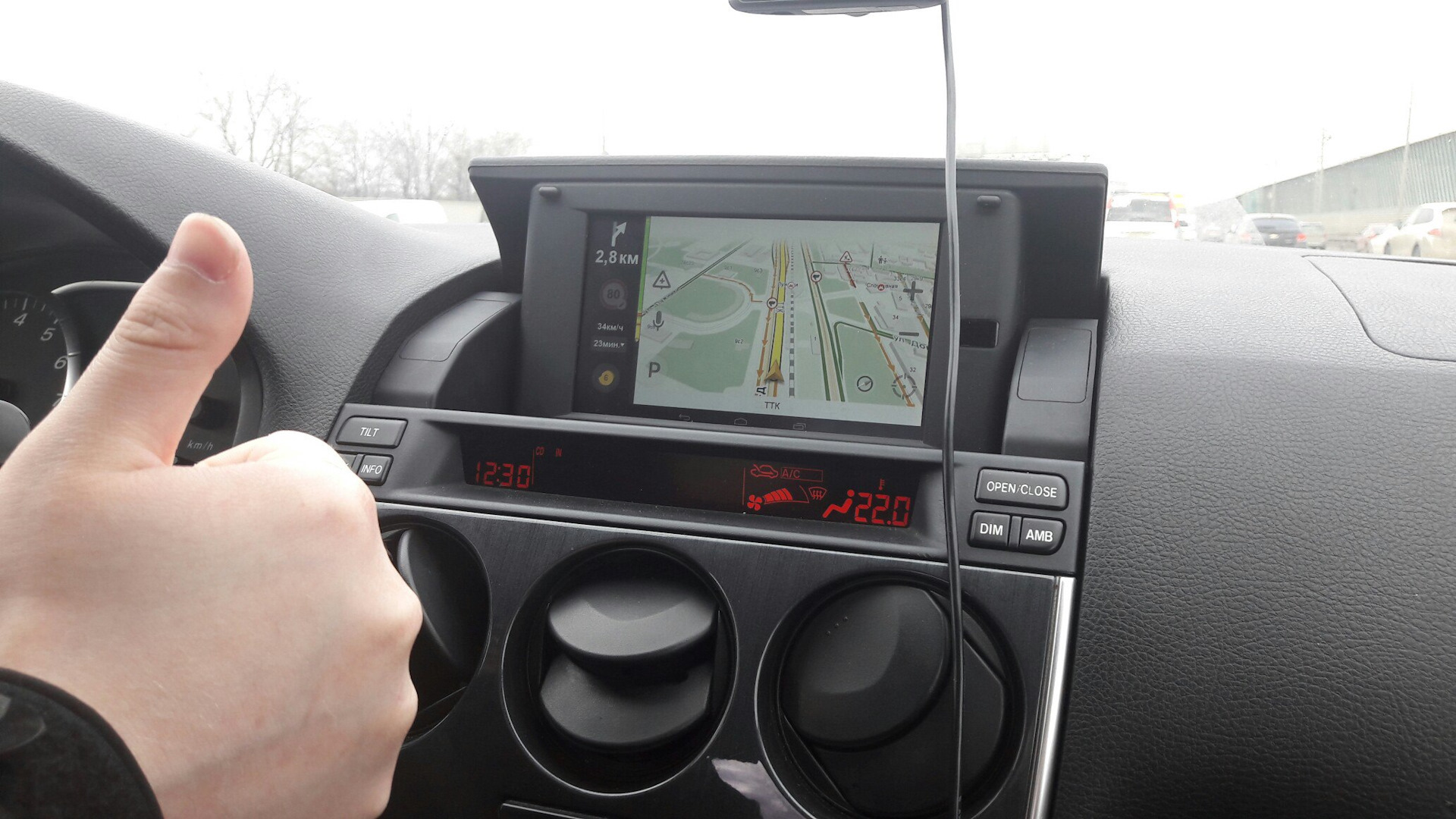 Экран мазда 6. Штатный монитор Мазда 6 gg. Mazda 6 gg монитор. Выдвижной экран Мазда 6 gg. Монитор Мазда 6 gg 2002.