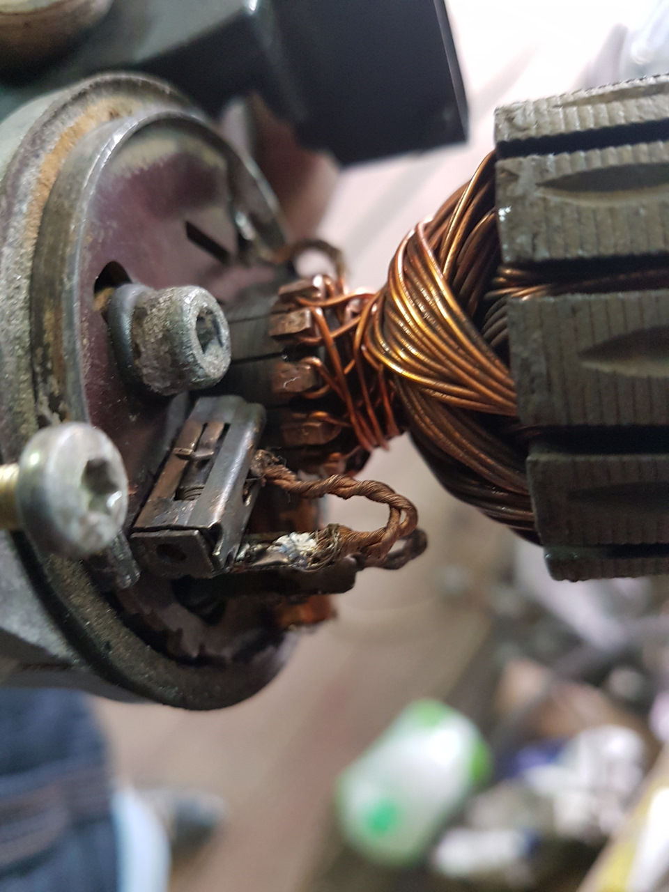 Замена щеток моторчика стеклоочистителя — BMW 5 series (E39), 2,5 л ...