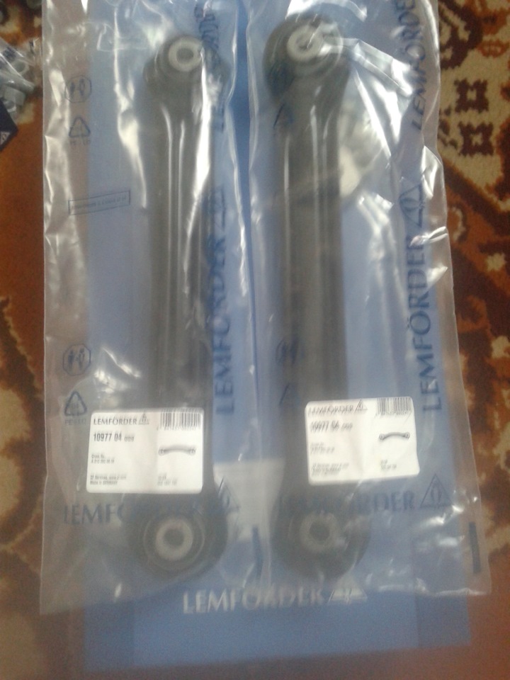 10977 04 – передний нижний рычаг (входит в комплект 33500 01) — Mercedes-Benz E-Class (W124). Запчасти на фото: 1097704