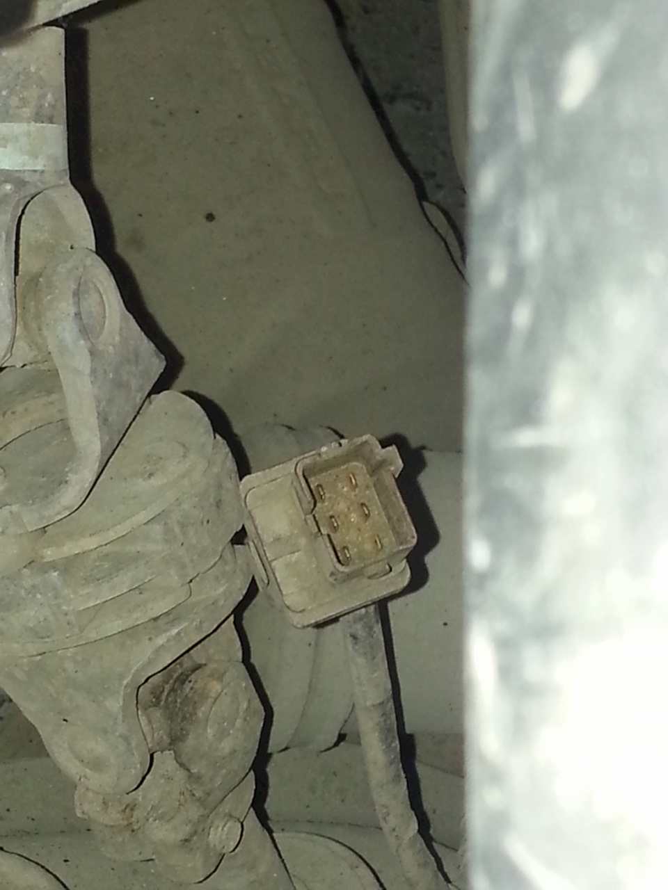 вот такой разъем — Subaru B4 (BE)