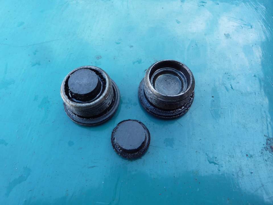 Замена масла, свечей и включателя заднего хода — ЛуАЗ 969, 1,2 л, 1987 ...