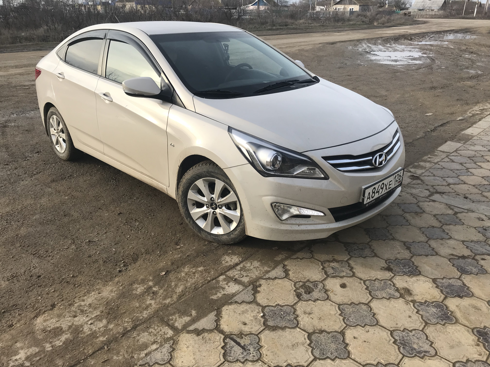 Солярис 1. Hyundai Solaris 1 Restyling. Хендай Солярис 2016 бежевый. Solaris 1 Рестайлинг бежевый. Hyundai Solaris бежевый.