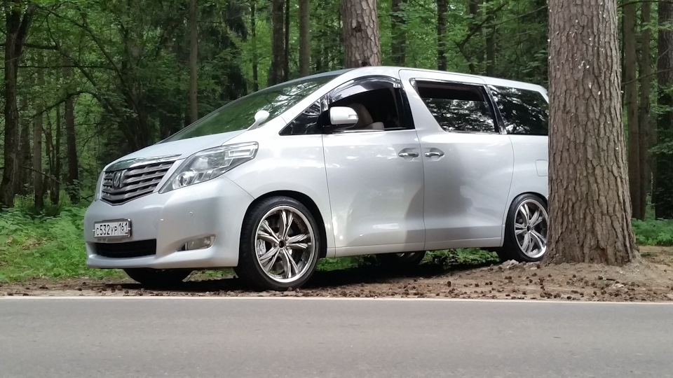 Поставь тойота. Тойота альфард на r18. Toyota Alphard r19. Тойота альфард 20/25.