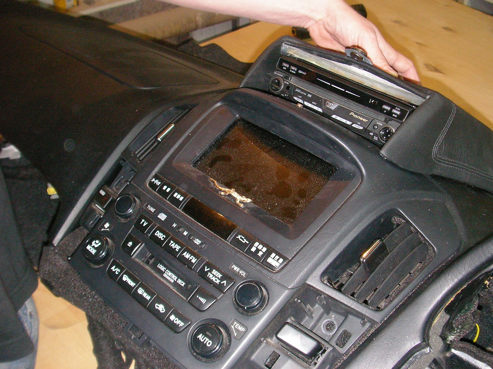 Interior and sound - Toyota Harrier 30L 2001