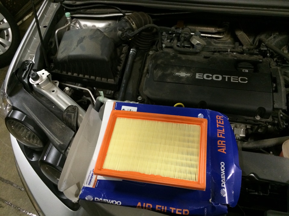 Датчик температуры воздуха 96183228 шевроле авео Т250 на гофре воздушного фильтр