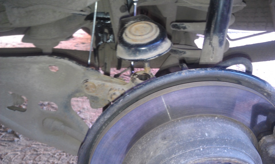 Заменил задние шаровые опоры — Honda Stepwgn (2G), 2 л, 2003 года ...