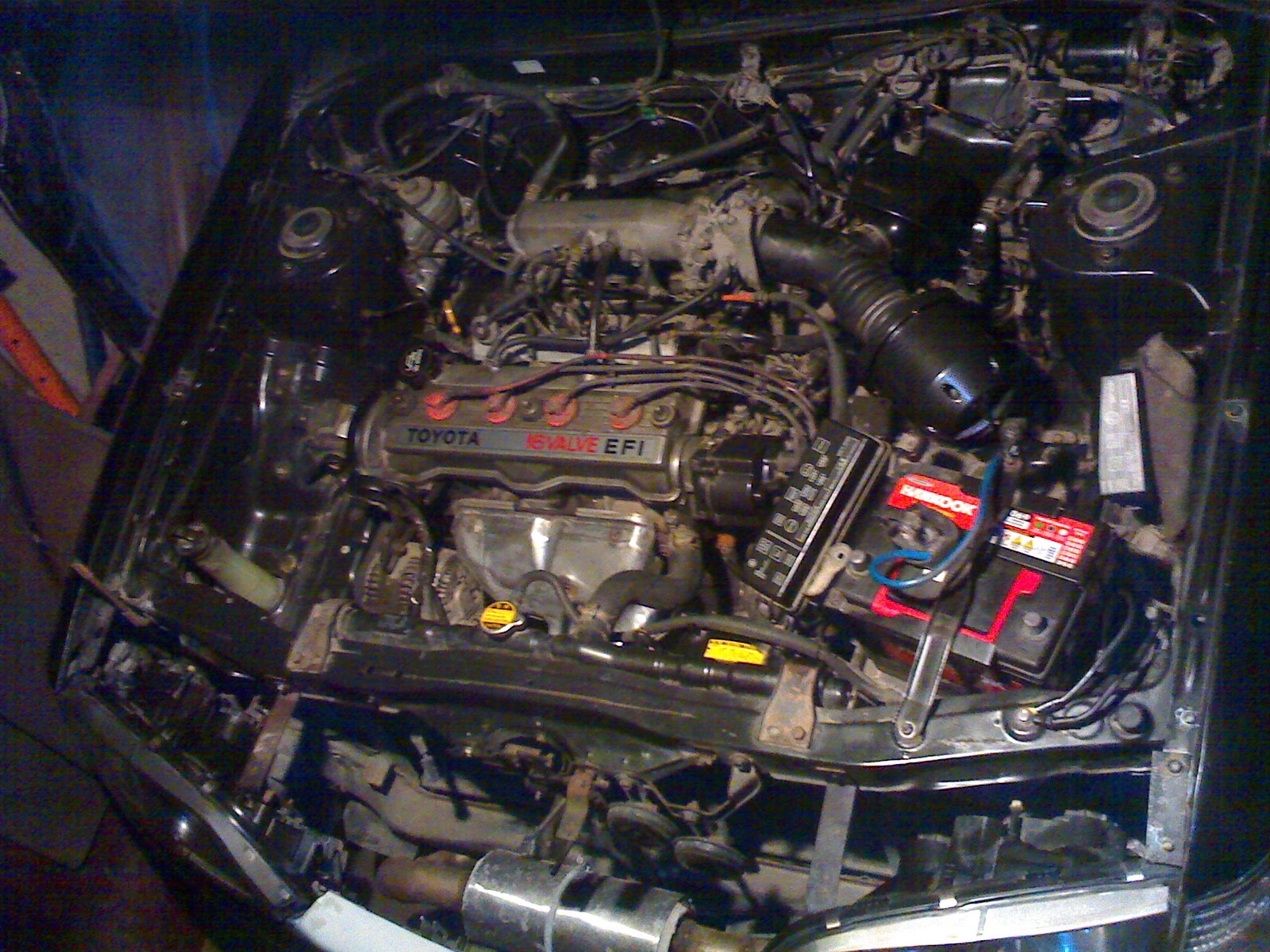 under the hood when it was still black - Toyota Carina 15 L 1990