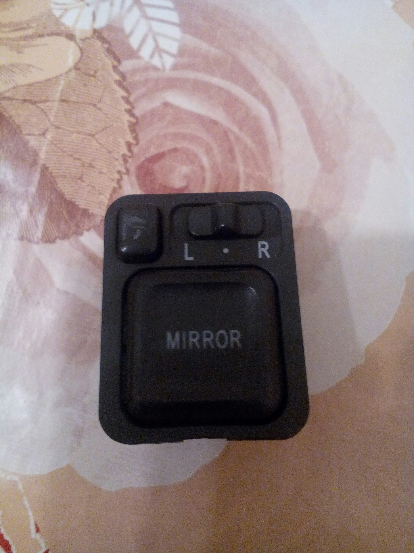 Subaru forester 2014 кнопка складывания зеркал. Кнопка складывания боковых зеркал. Кнопка складывания зеркал ваз 2115. Кнопка складывания боковых зеркал. Механизм автоскладывания сузуки гранд витара.