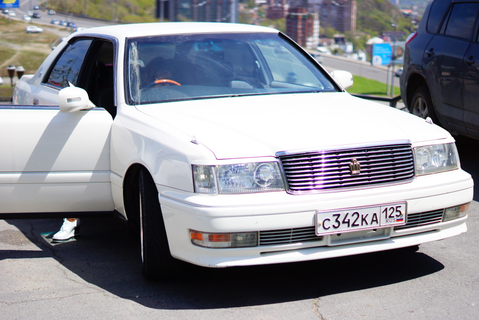 Toyota Crown 90 белый