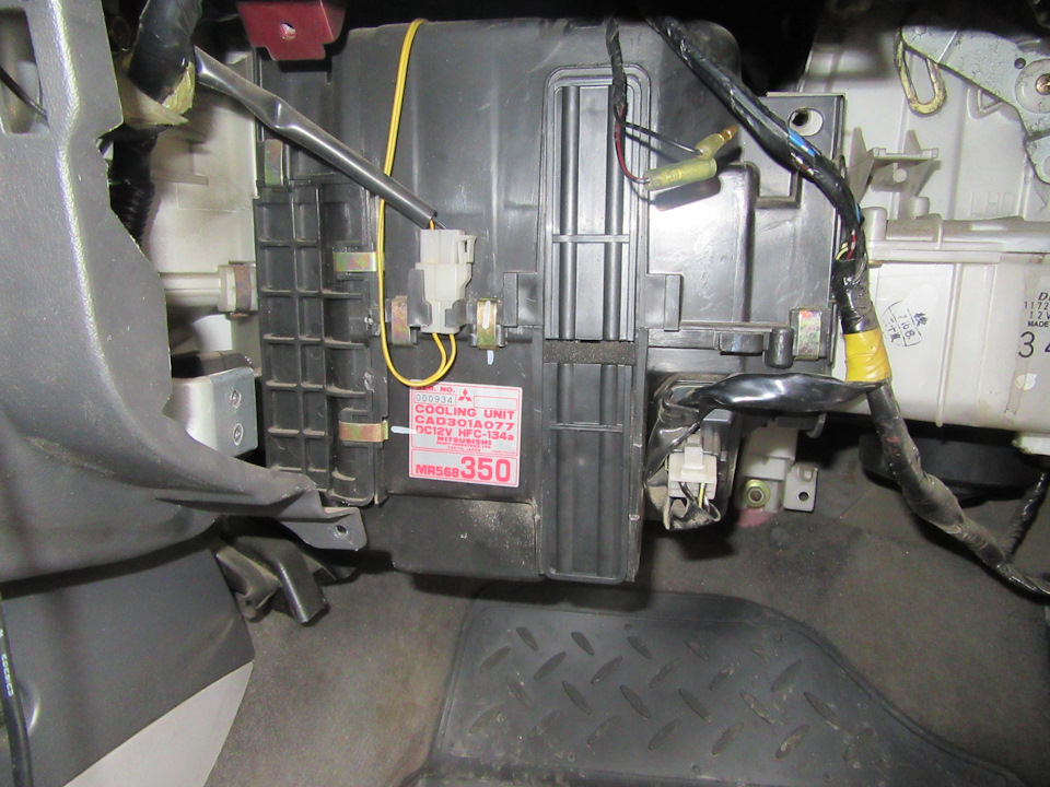 Салонный фильтр Mitsubishi Pajero iO, 2 л, 2000 года расходники DRIVE2