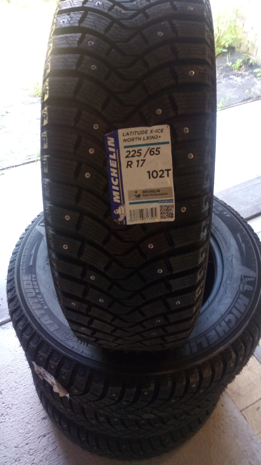 Michelin latitude x ice north 2. Зимняя шипованная резина Мишлен айсти 225 65 р 18. Зимняя резина Мишлен 14 как выглядит не шипованная. Зимняя резина Мишлен 16 радиус шипованная цена.