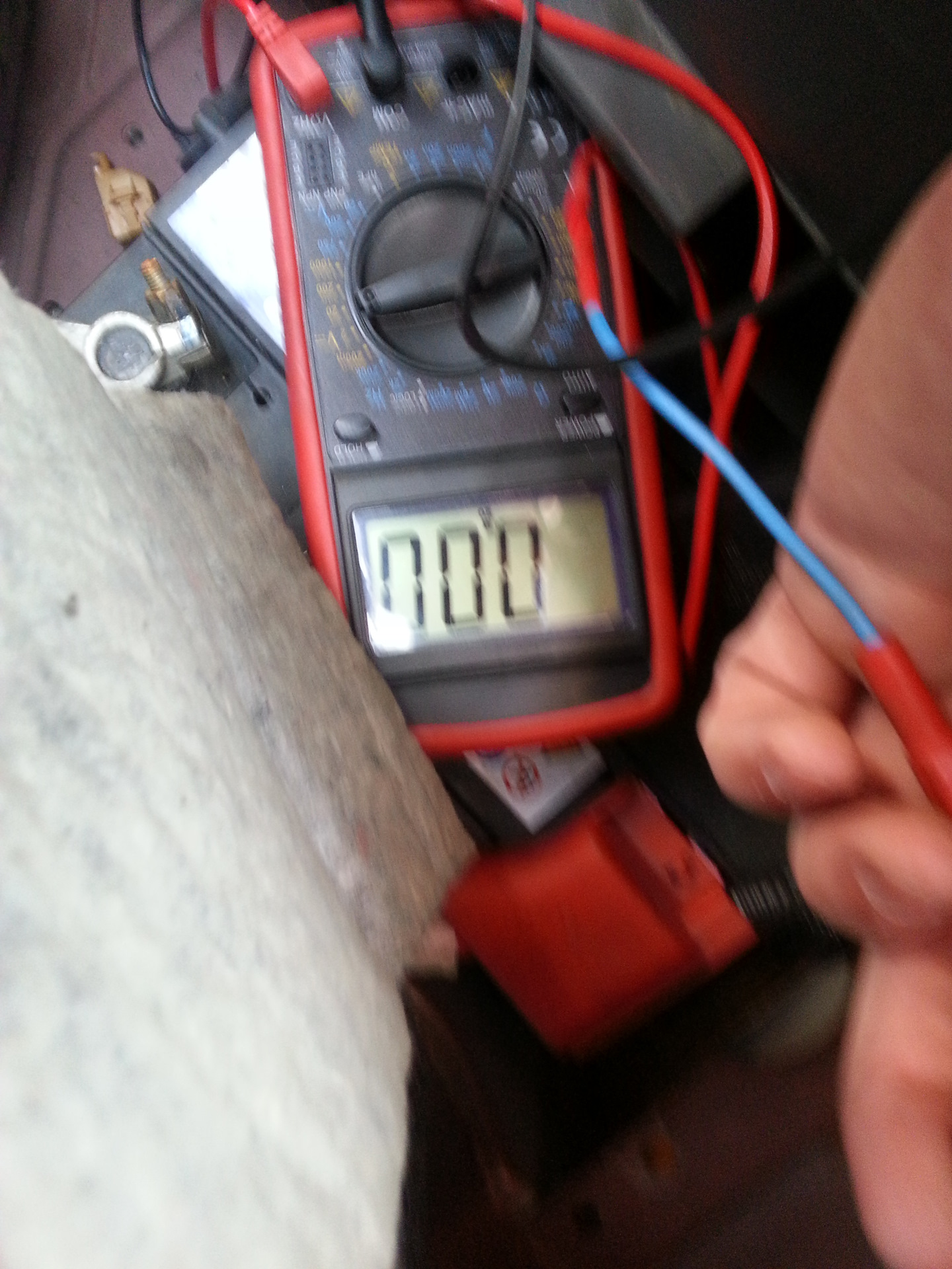 Проверка датчика парктроника мультиметром. Прозвонка парктроника мультиметром. 3х контактный датчик парктроника распиновка. Ваз сопротивление датчика абс. Сопротивление парктроника.