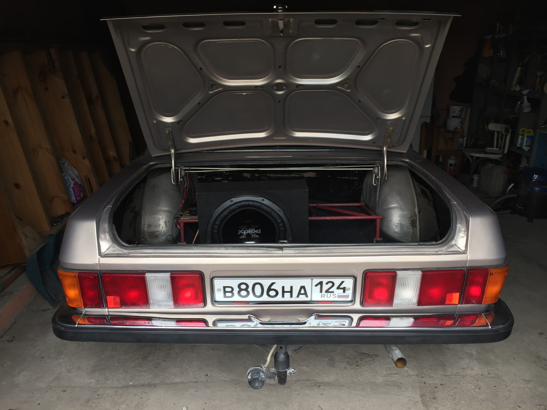 газ 3102 багажник. газ 3102 волга багажник. обшивка багажника газ 31105. багажник волги 3102. багажник волга 3102 с сабвуфером.