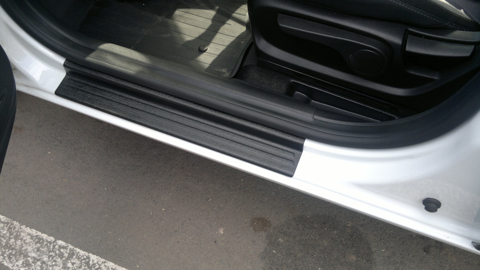 Сами накладки на пороги. — Lada Vesta (1G)