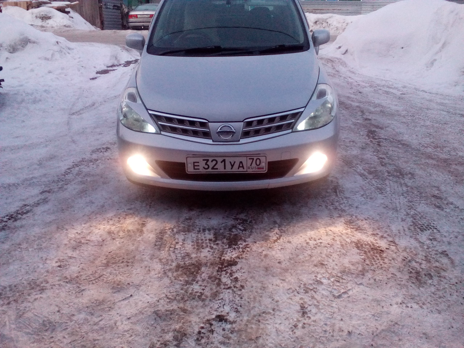 Туманки ниссан тиида. ПТФ Ниссан Тиида. Nissan Tiida 2008 ПТФ. Противотуманки на Ниссан Тиида 2008. ПТФ Тиида 2008.