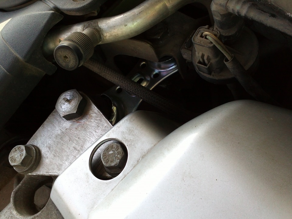 Верхняя подушка двигателя — Renault Megane II, 1,6 л, 2006 года ...